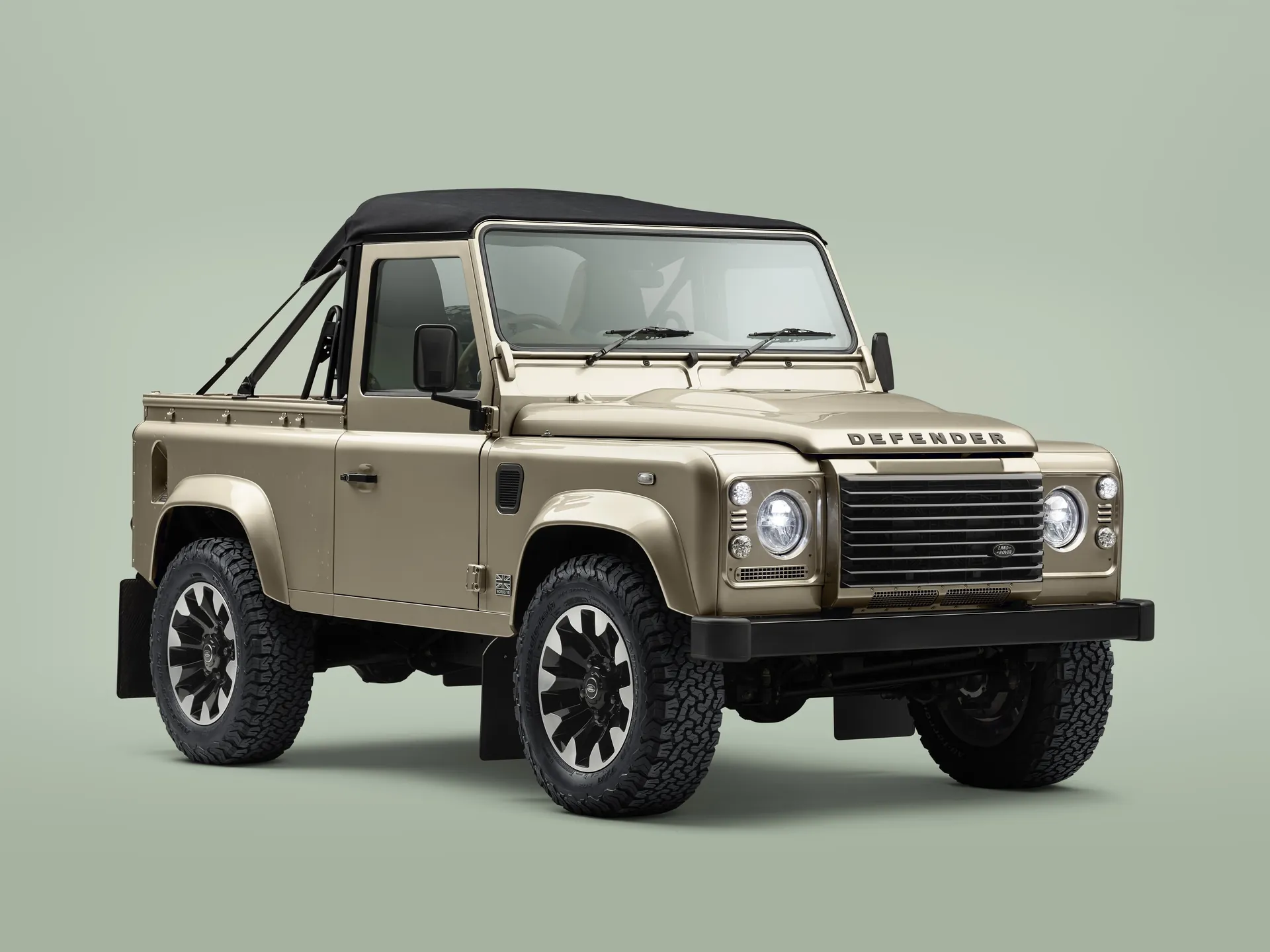 Land Rover Defender Classic V8 Soft Top (2025)