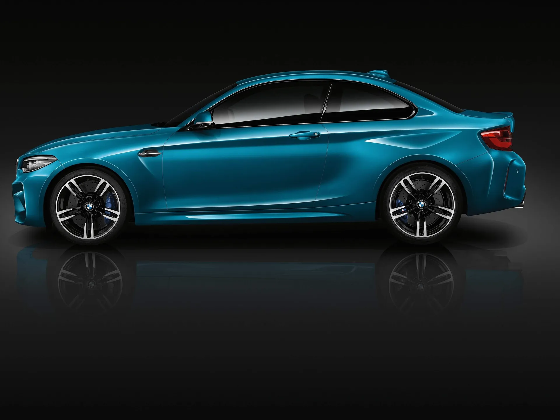 BMW M2 Coupe (2018) – boční profil