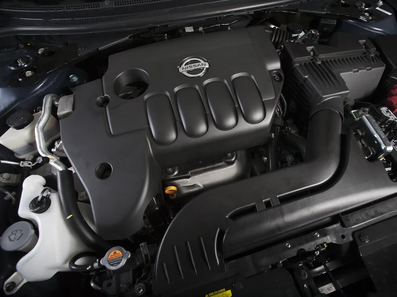 Nissan Altima Sedan (2010) – motorový prostor