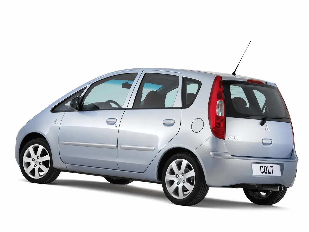 Mitsubishi Colt 5-door (2005) - Rear Three-Quarter