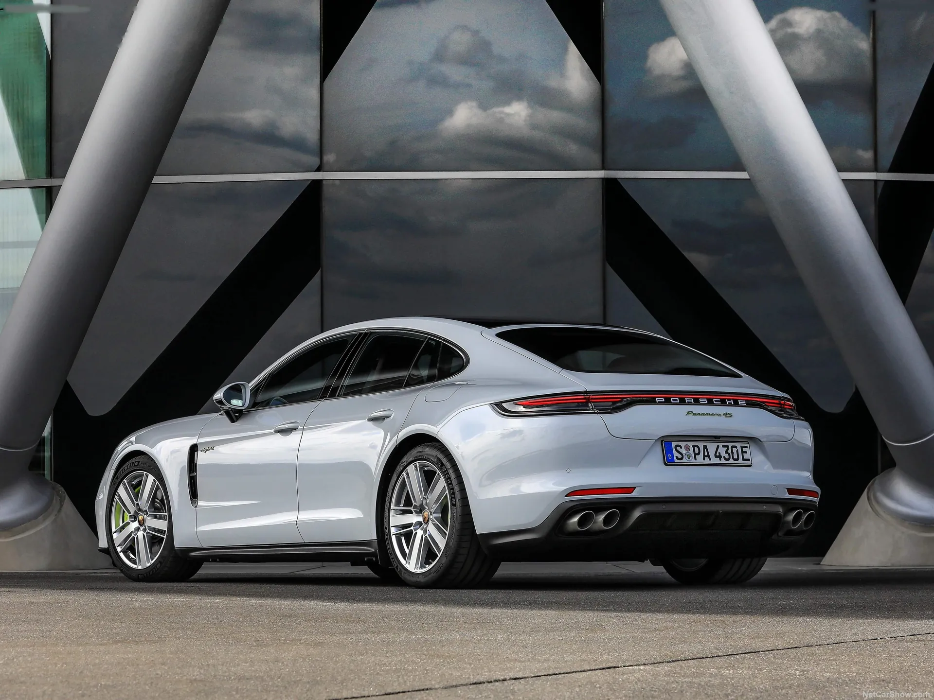 Porsche Panamera 4S E-Hybrid (2021) - Rear Three-Quarter