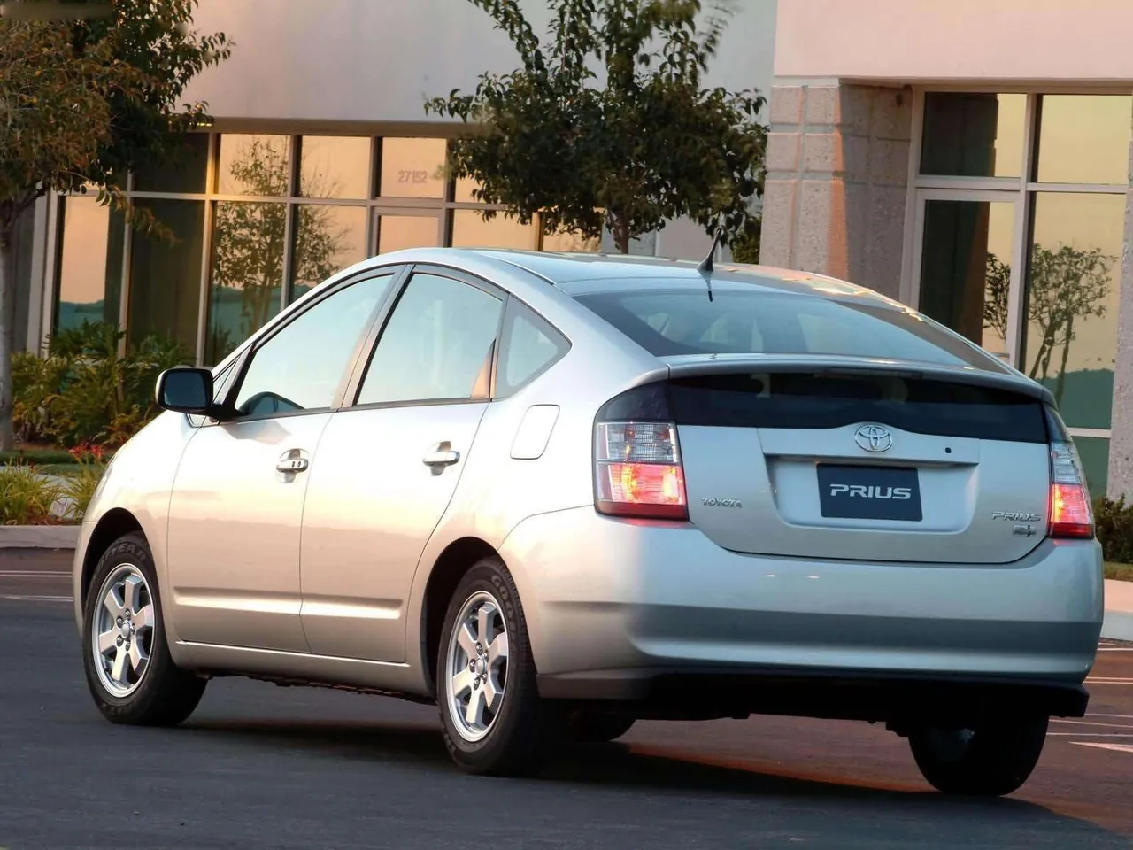 Toyota Prius (2004) - Rear Three-Quarter