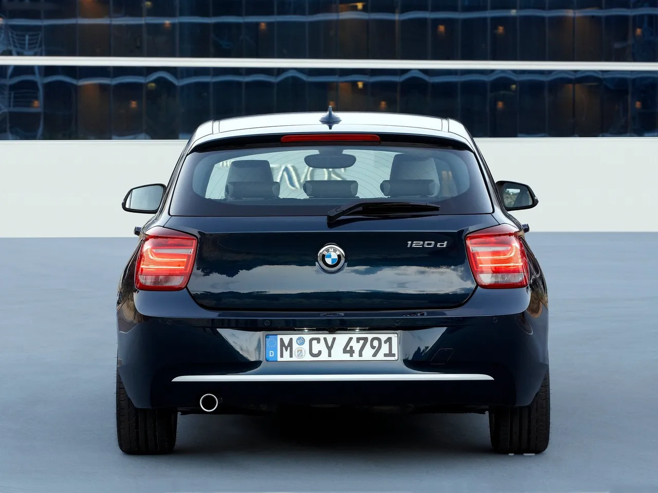 BMW 1-Series (2012) – zezadu