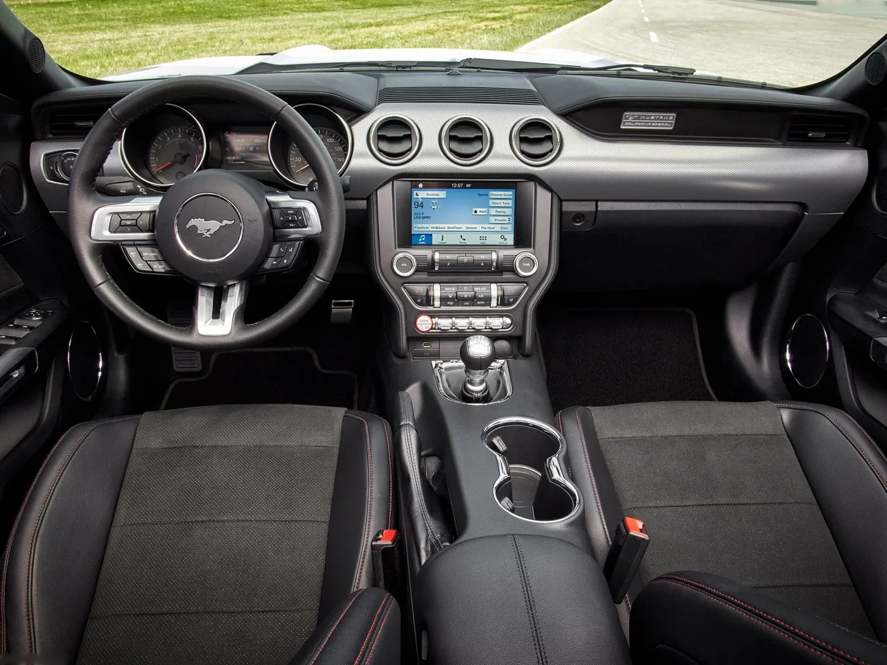 Ford Mustang (2016) – interiér