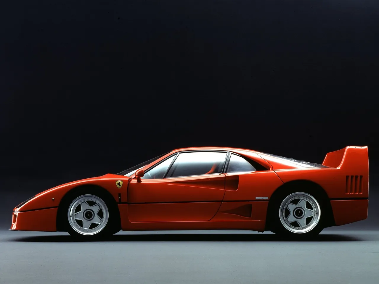 Ferrari F40 (1987) – boční profil
