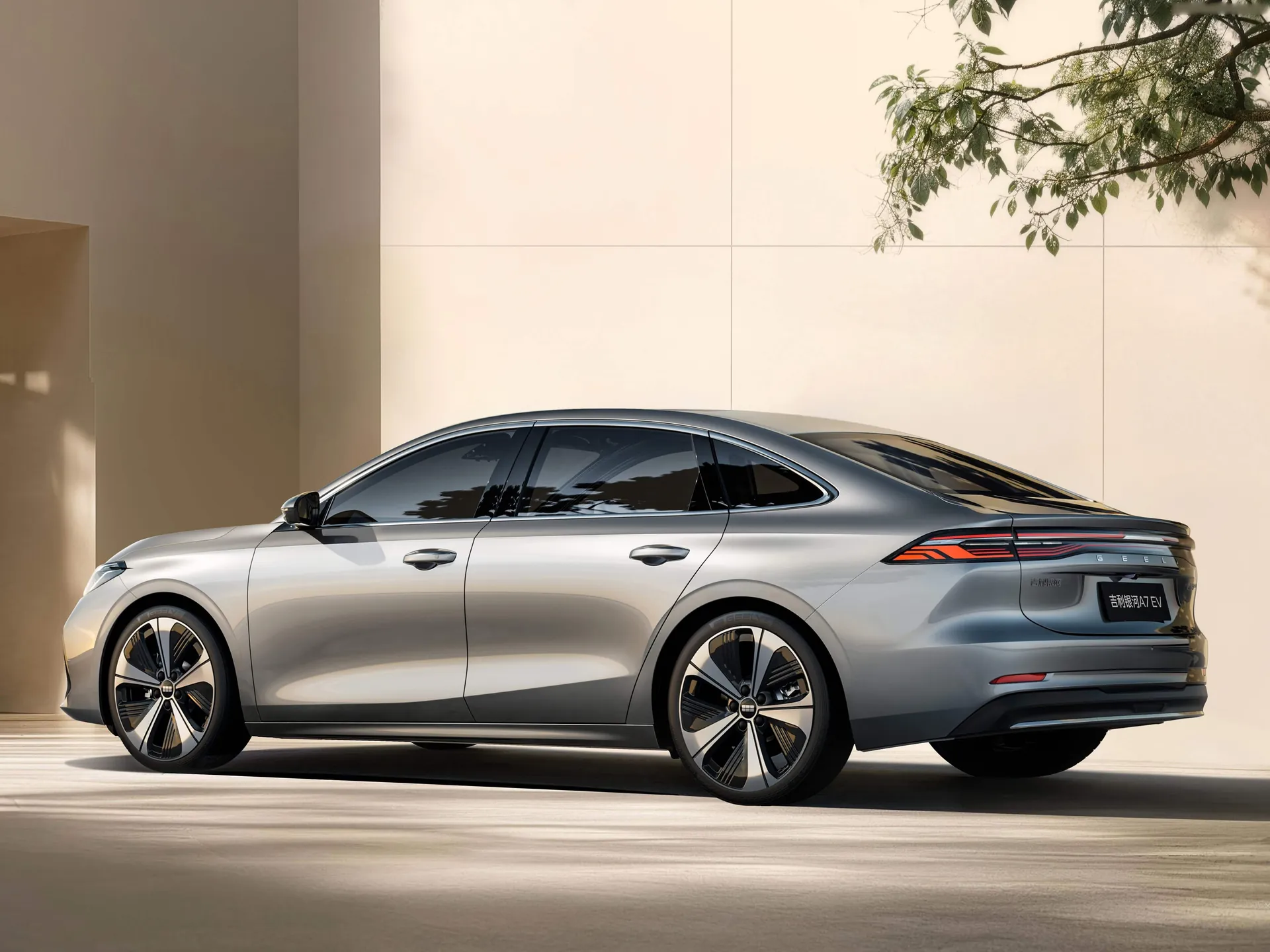 Geely Galaxy A7 EV (2027) – zadní tříčtvrteční pohled