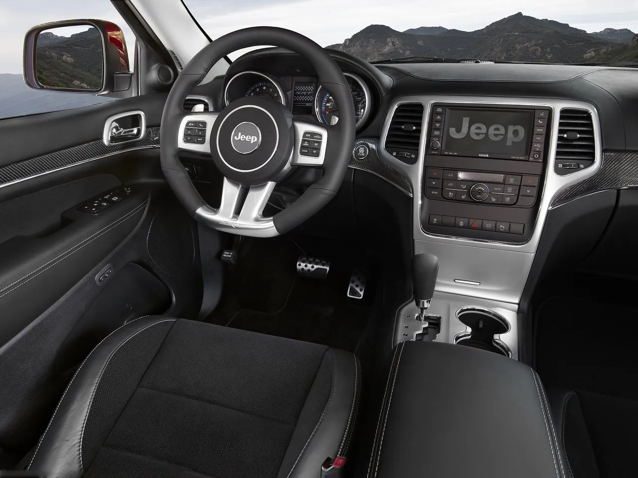 Jeep Grand Cherokee SRT8 (2012) – interiér
