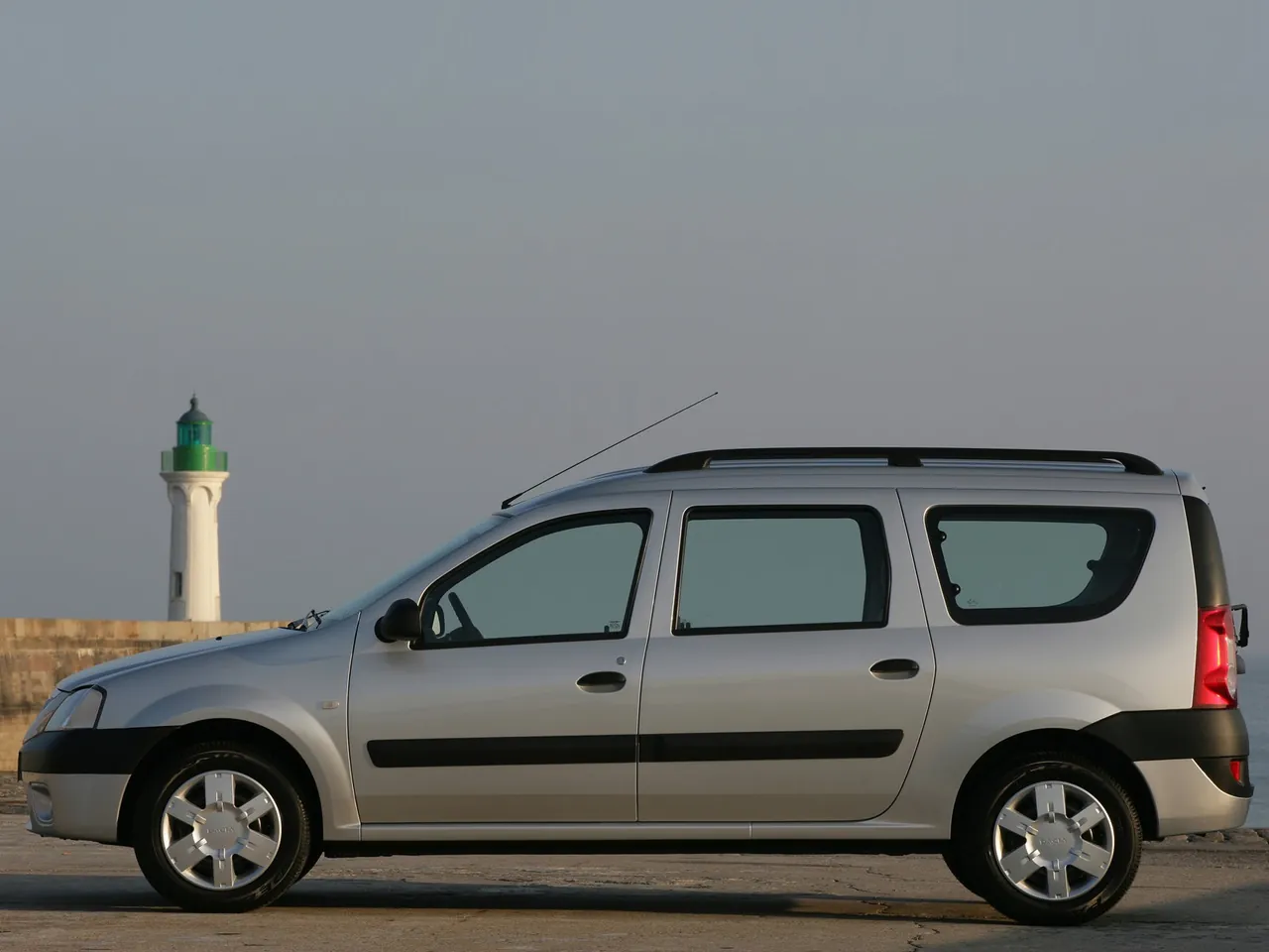 Dacia Logan MCV (2007) – boční profil
