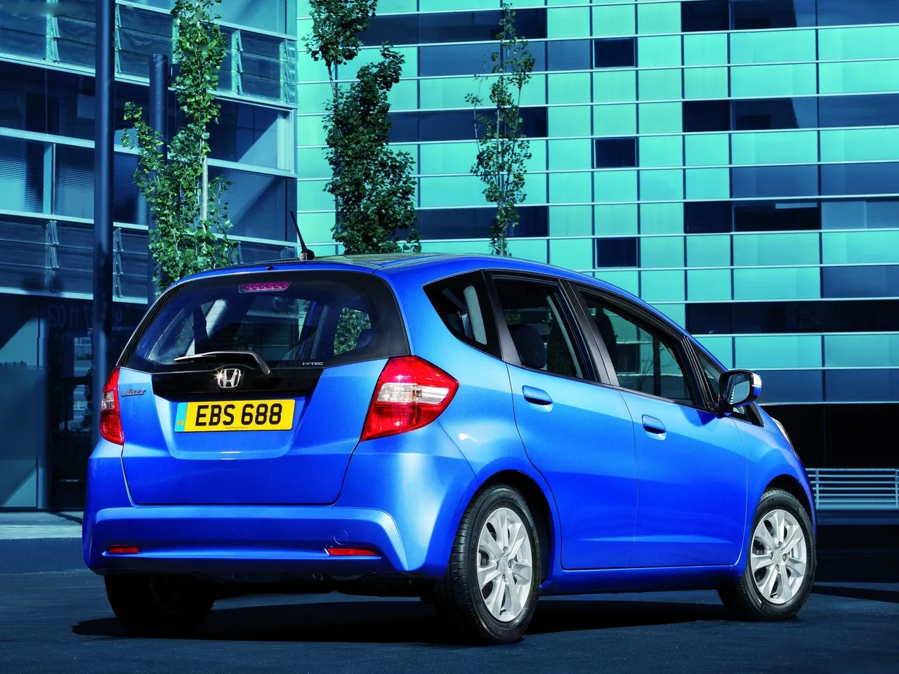 Honda Jazz (2011) – zadní tříčtvrteční pohled