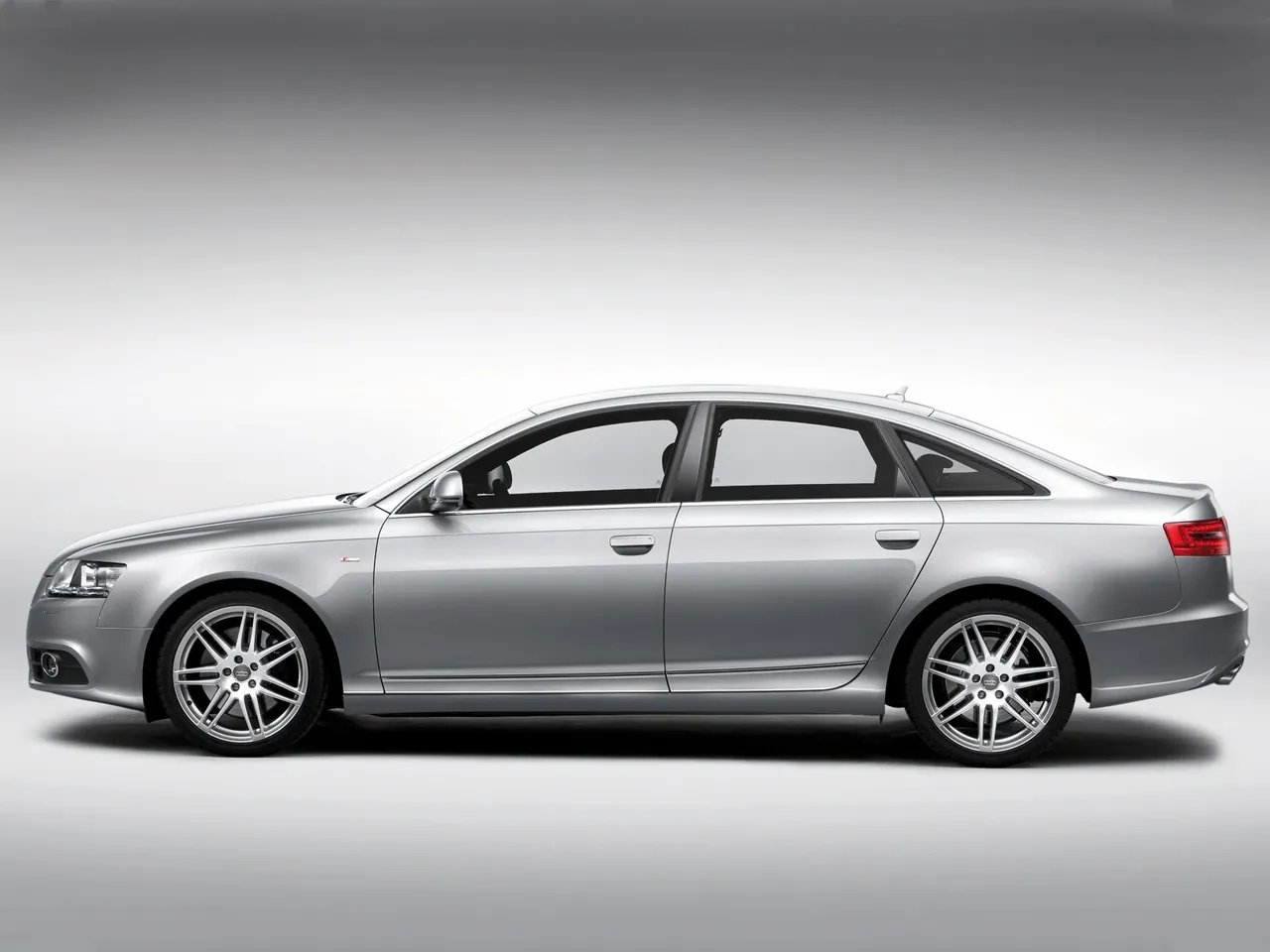 Audi A6 (2009) – boční profil
