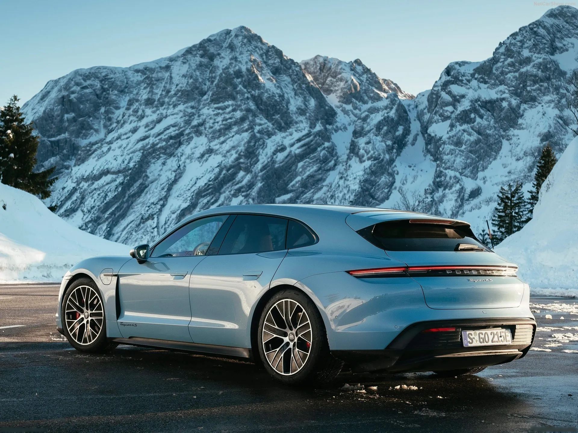 Porsche Taycan 4S Sport Turismo (2022) - Rear Three-Quarter