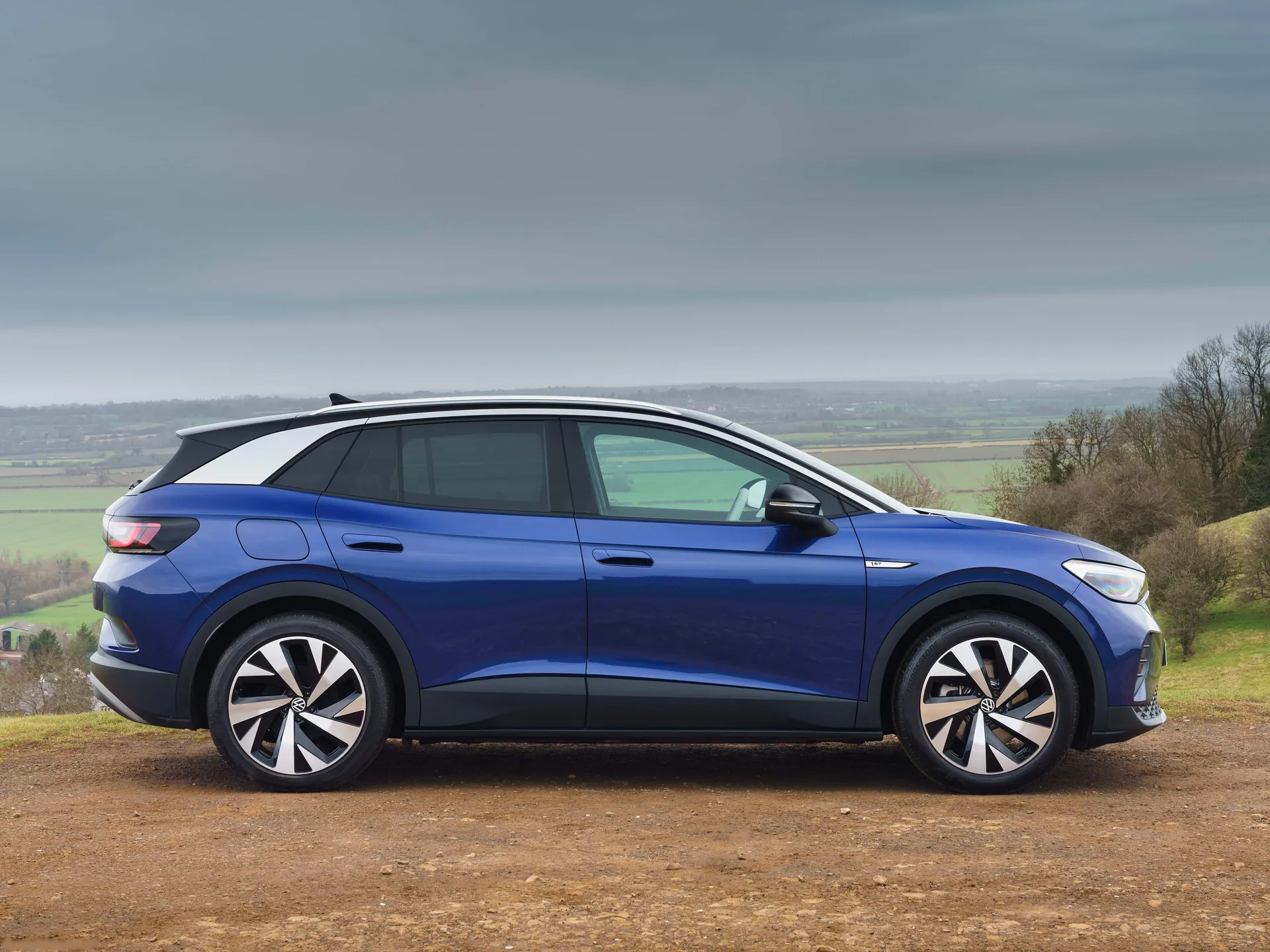 Volkswagen ID.4 1st Edition [UK] (2021) - Side Profile