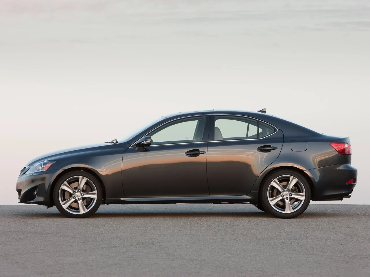 Lexus IS 350 (2011) – boční profil