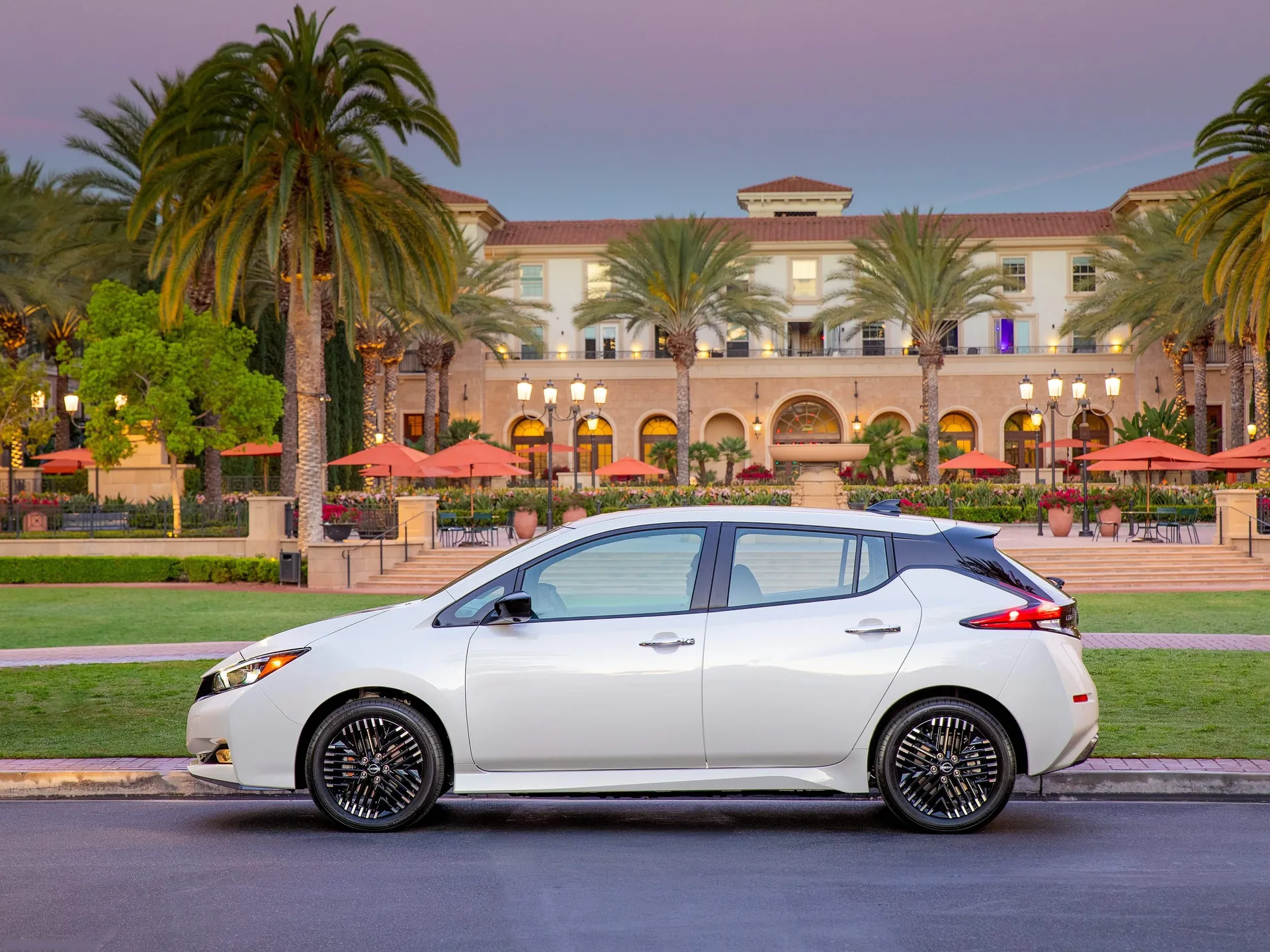 Nissan Leaf [US] (2023) – boční profil