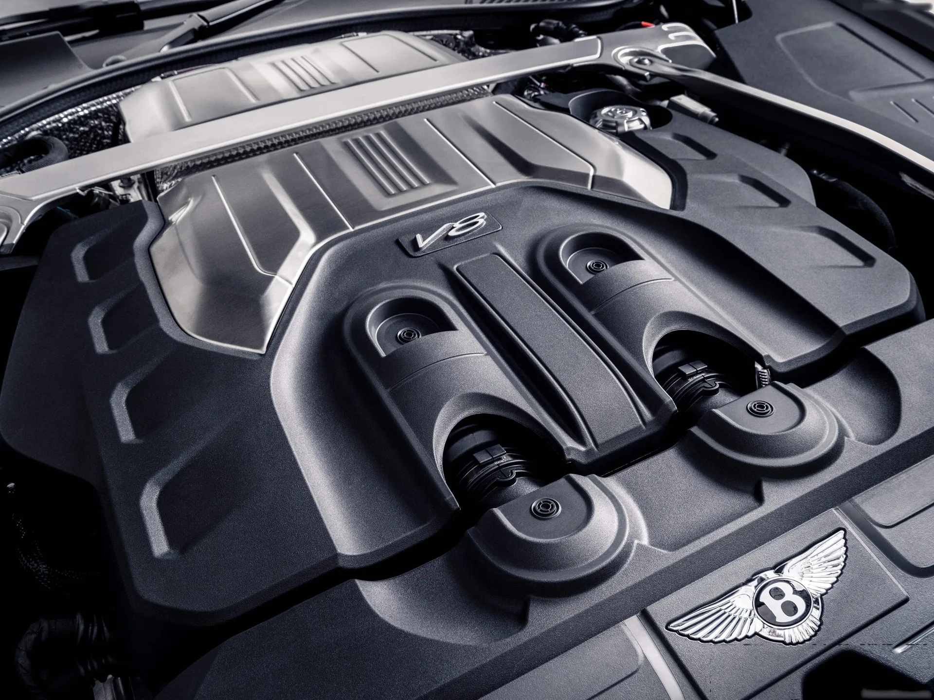 Bentley Continental GT V8 Equinox Edition (2021) – motorový prostor