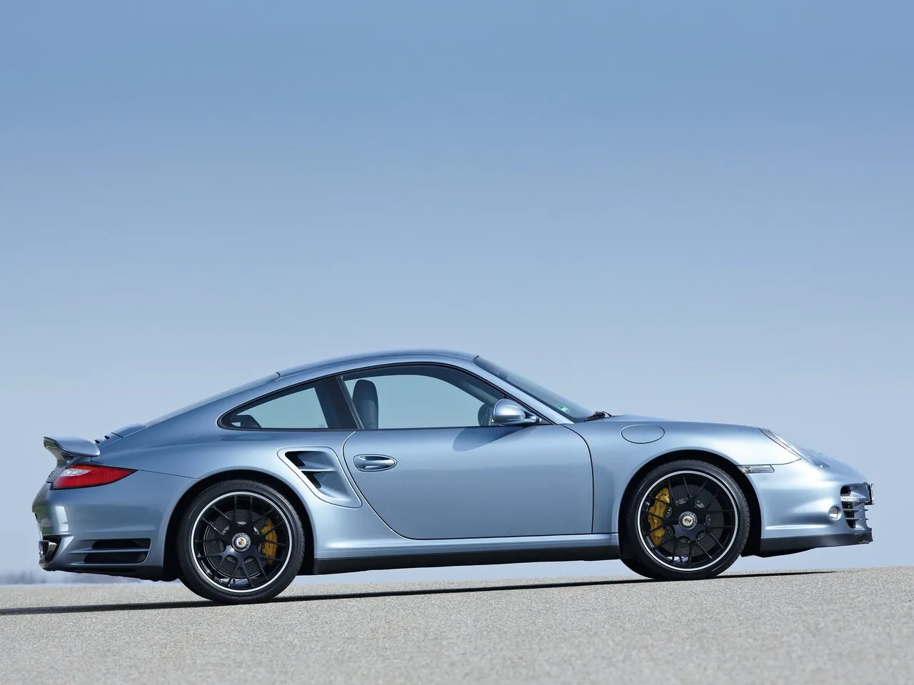 Porsche 911 Turbo S (2011) - Side Profile