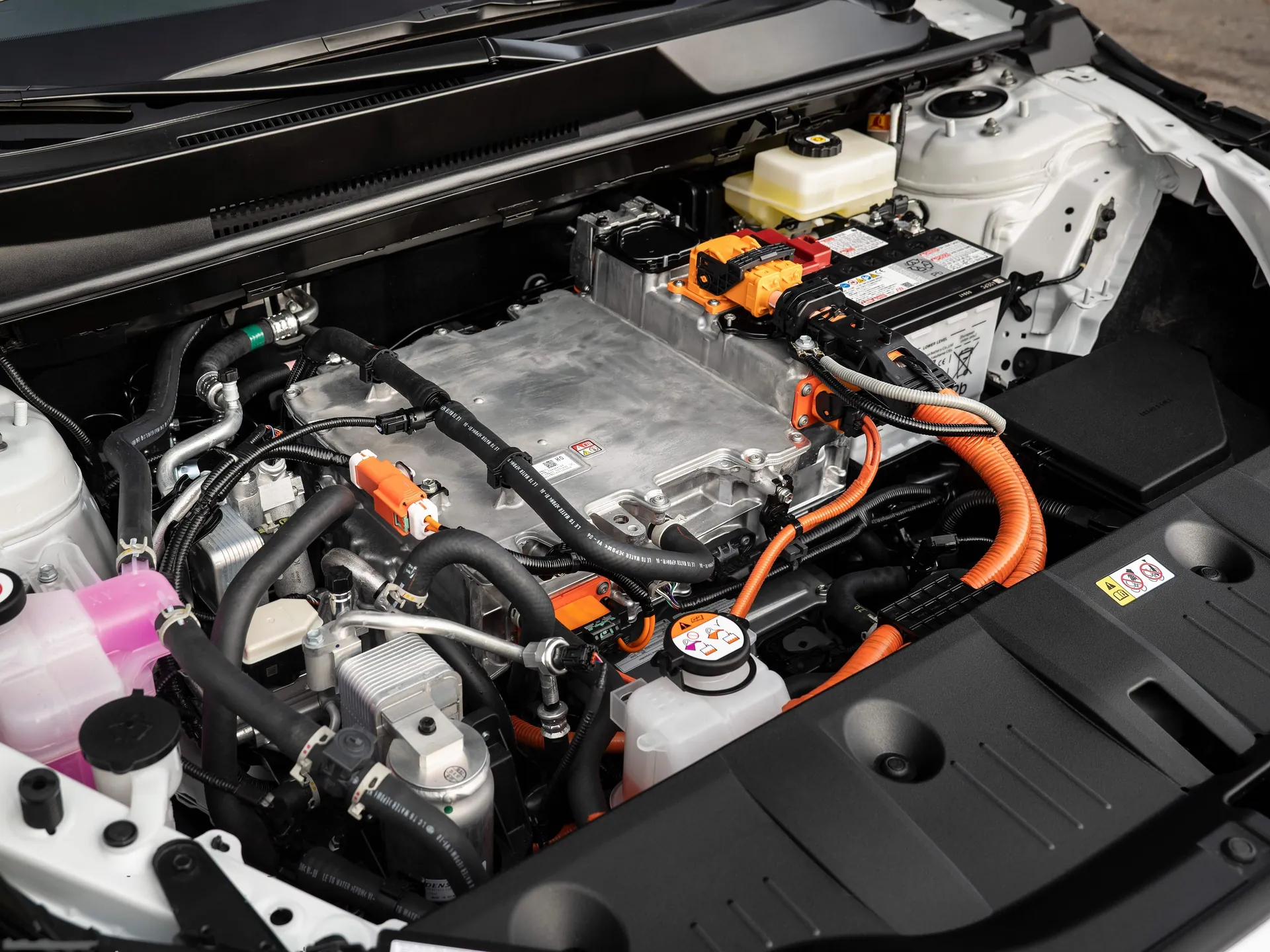 Toyota bZ (2026) – motorový prostor