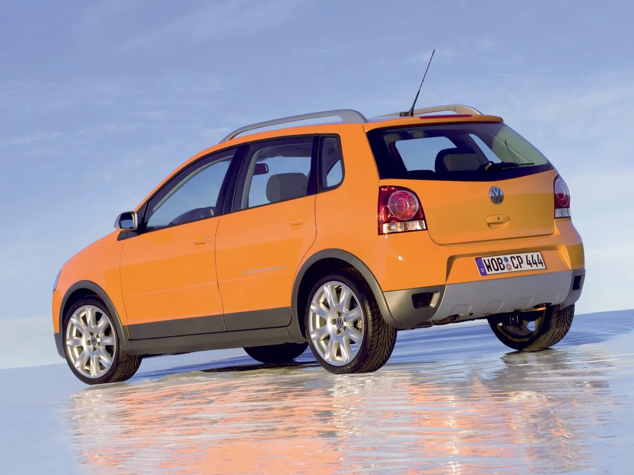 Volkswagen CrossPolo (2006) - Rear Three-Quarter