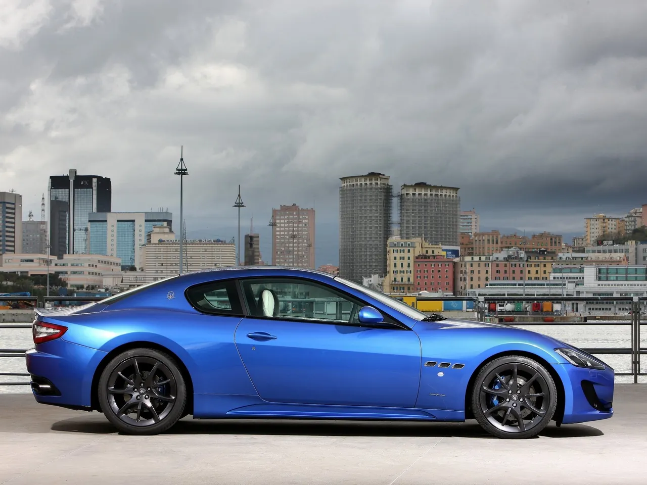 Maserati GranTurismo Sport (2013) – boční profil