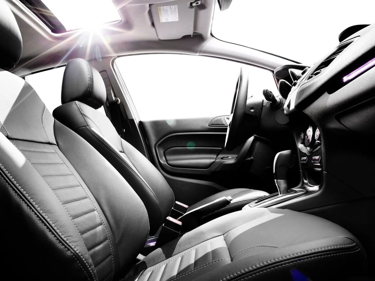 Ford Fiesta Sedan (2014) – interiér