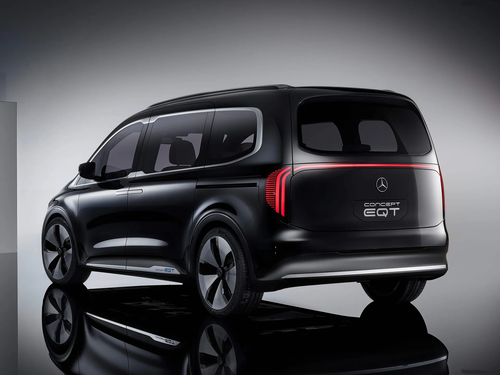 Mercedes-Benz EQT Concept (2021) - Rear Three-Quarter