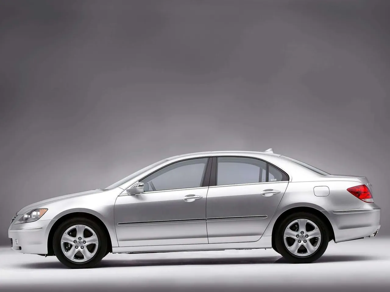 Acura RL (2005) - Side Profile
