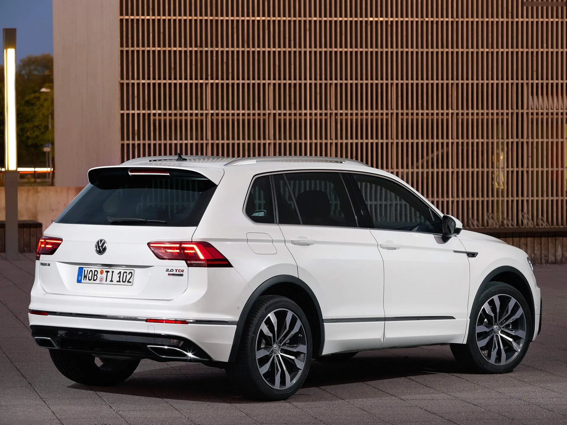 Volkswagen Tiguan (2017) – zadní tříčtvrteční pohled
