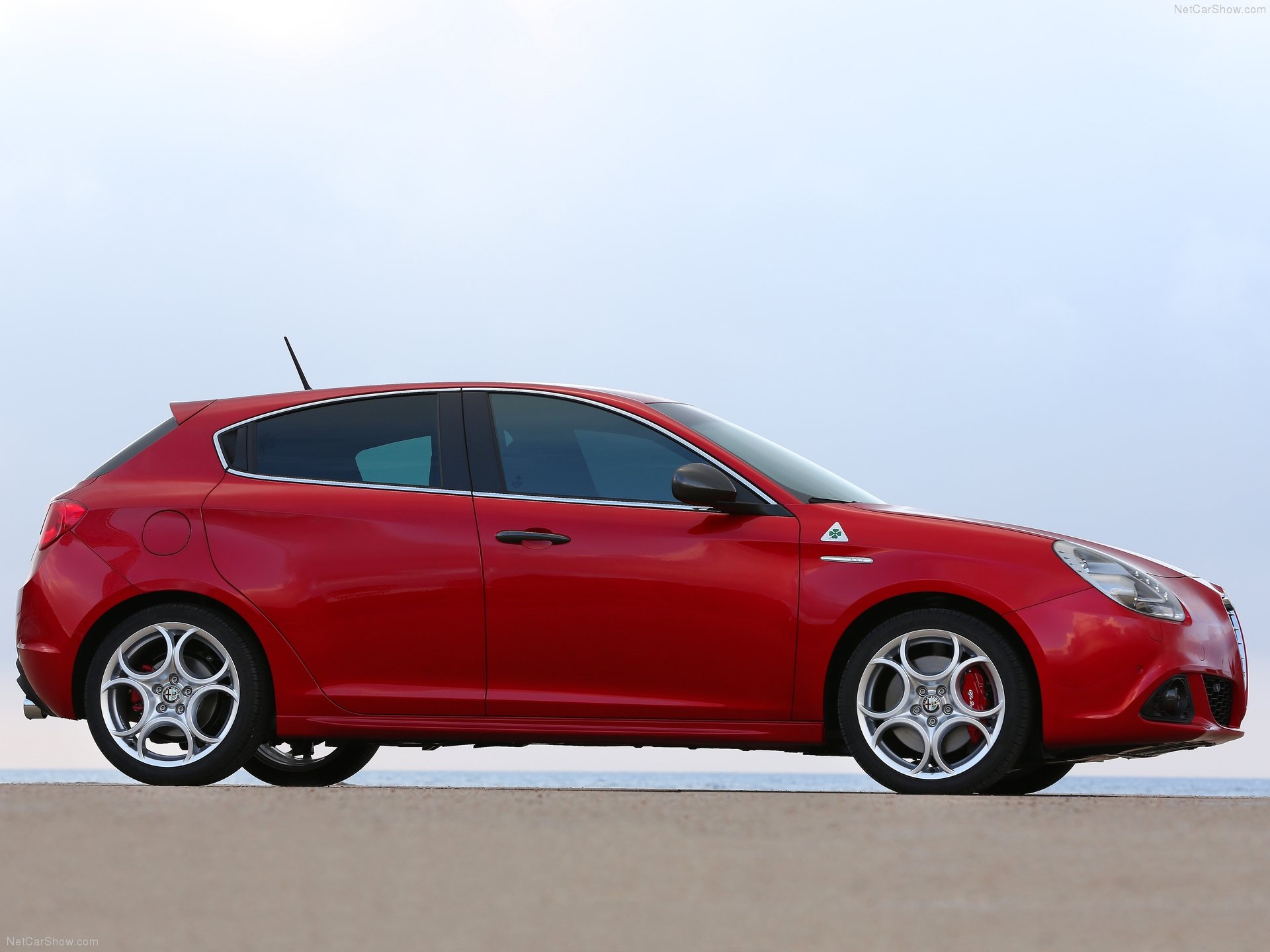 Alfa Romeo Giulietta Quadrifoglio Verde (2014) - Side Profile