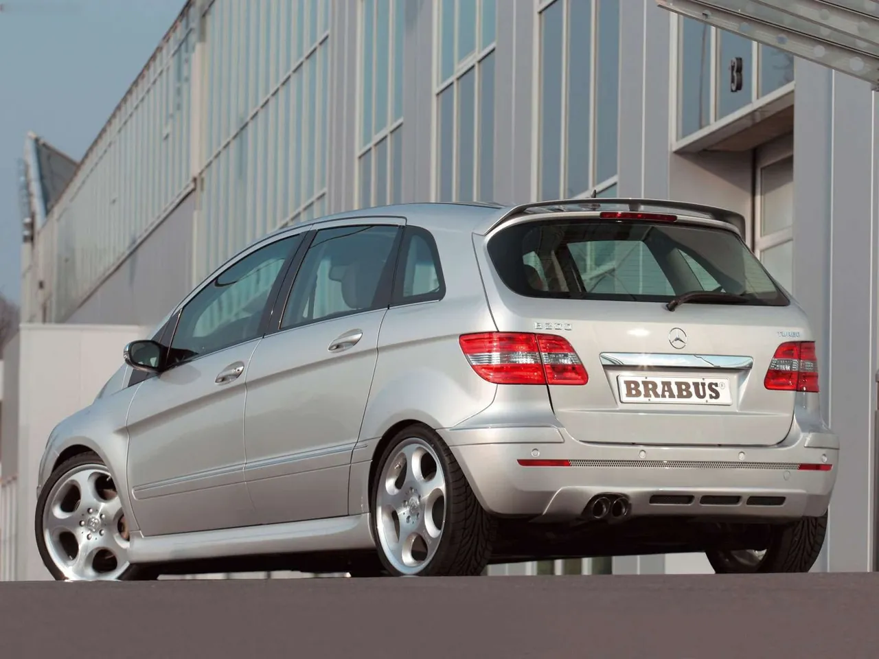Brabus Mercedes-Benz B-Class (2006) – zadní tříčtvrteční pohled