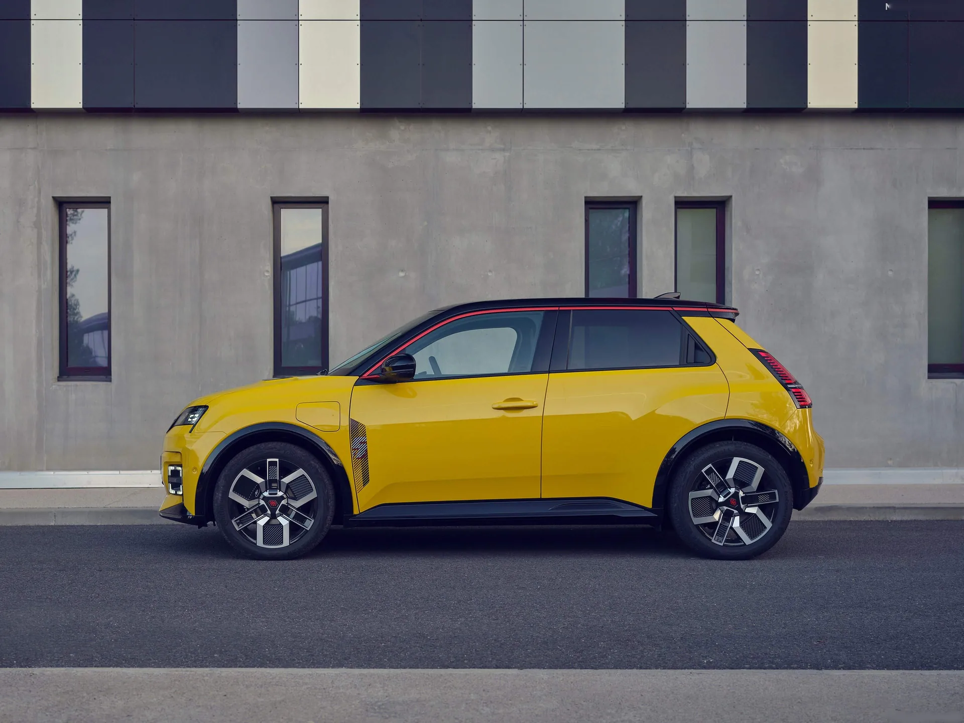 Renault 5 E-Tech (2025) – boční profil