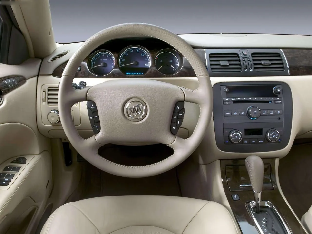 Buick Lucerne CXS (2006) – interiér