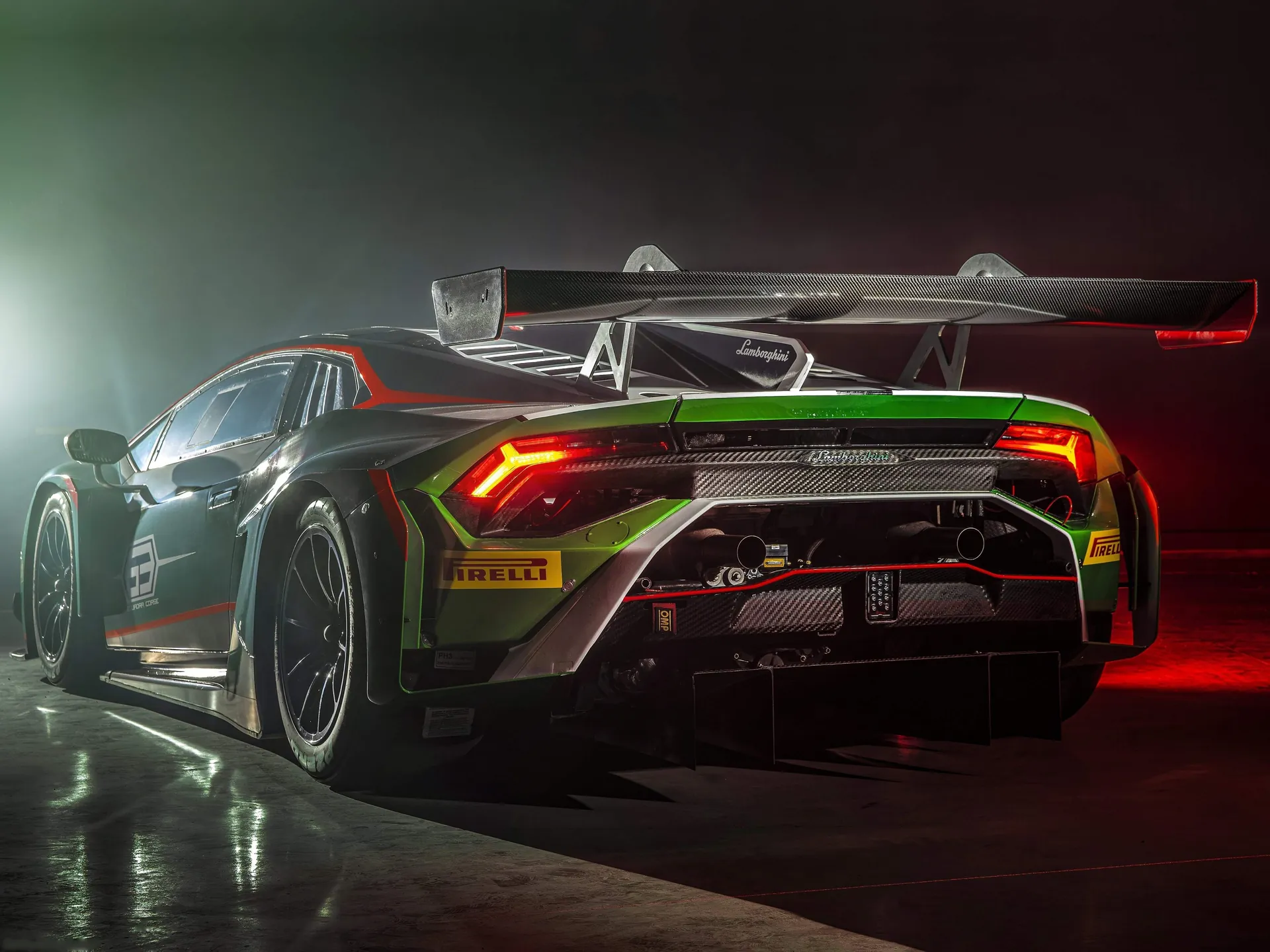 Lamborghini Huracan GT3 EVO2 (2022) – zadní tříčtvrteční pohled