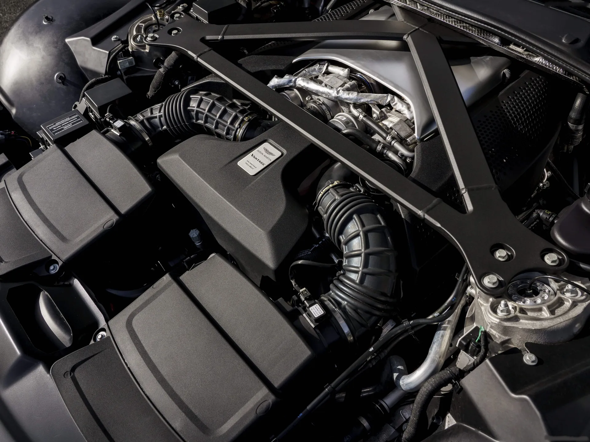 Aston Martin Vantage Morning Frost White (2019) - Engine Bay