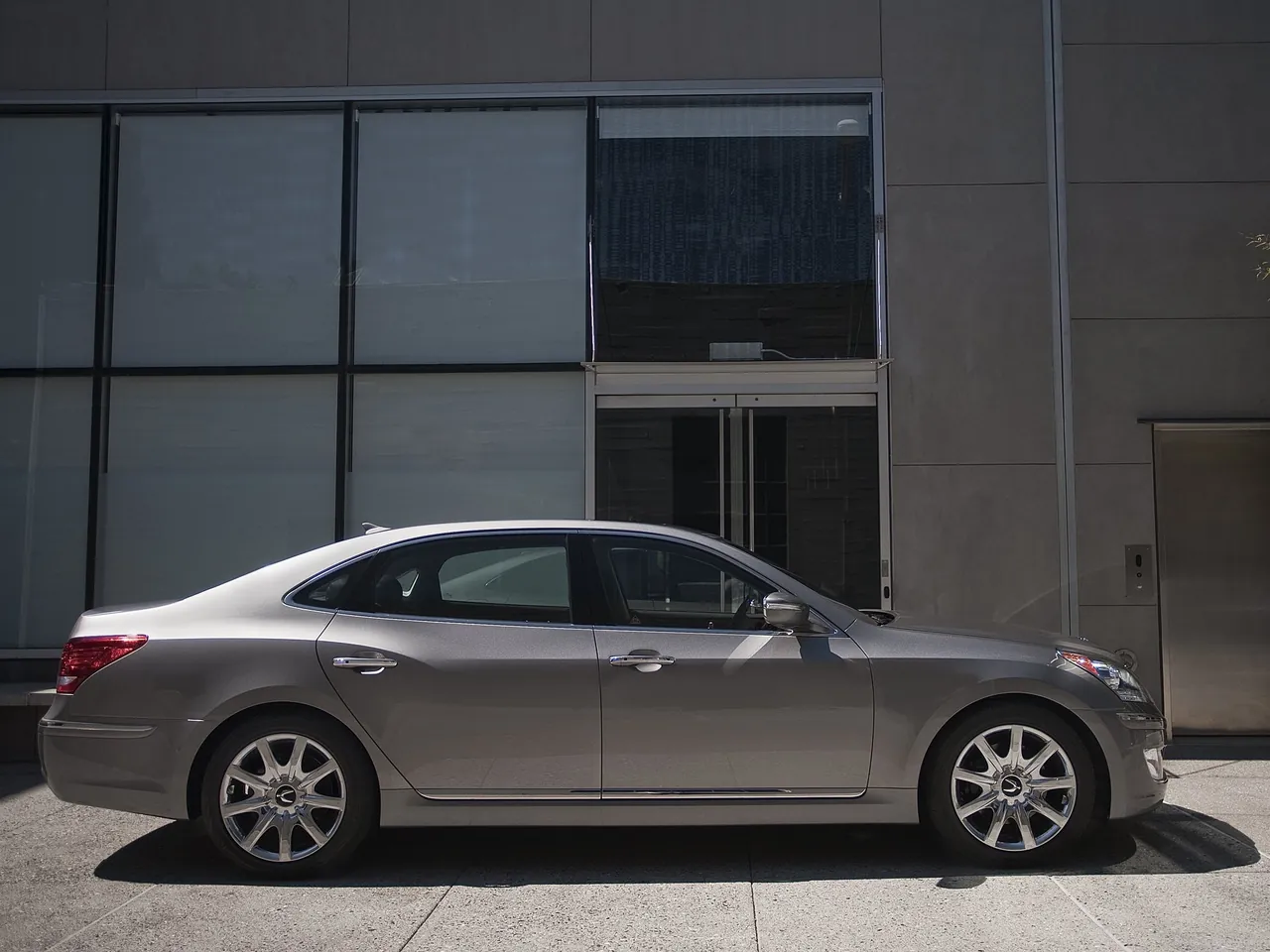 Hyundai Equus (2011) – boční profil