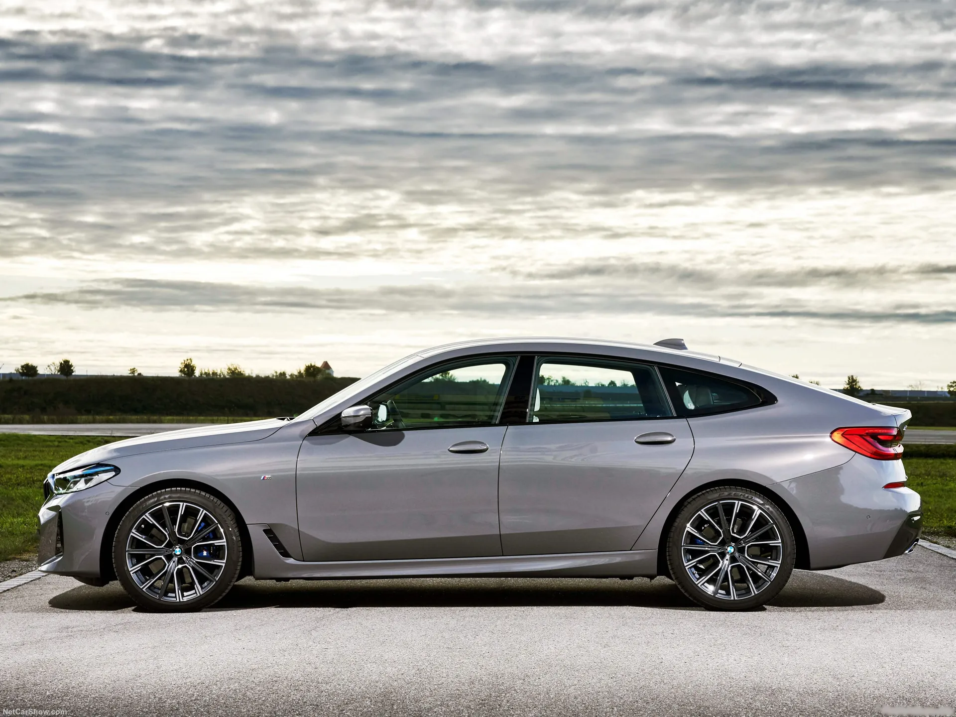 BMW 6-Series Gran Turismo (2021) – boční profil