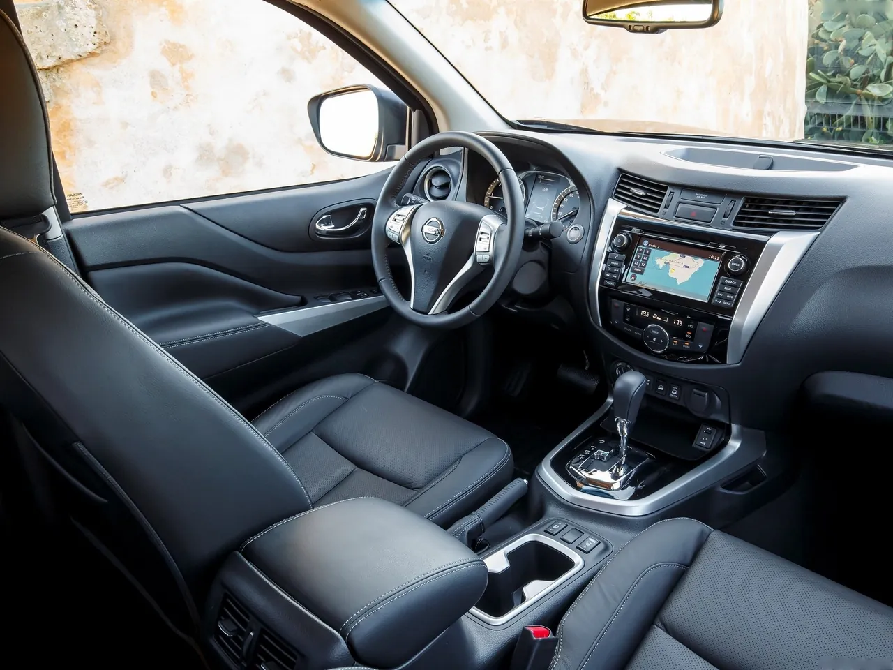 Nissan NP300 Navara (2016) – interiér
