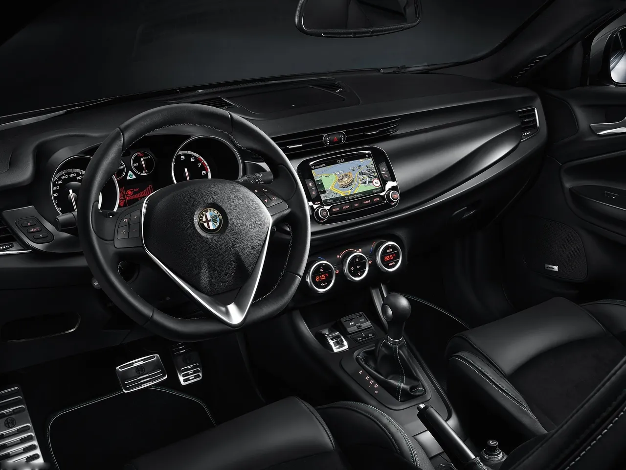 Alfa Romeo Giulietta Quadrifoglio Verde (2014) – interiér