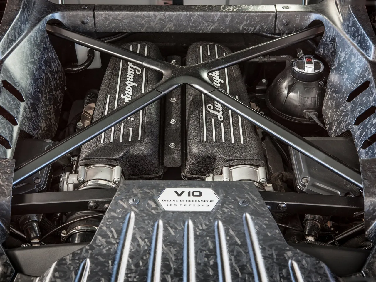 Lamborghini Huracan LP610-4 (2015) – motor