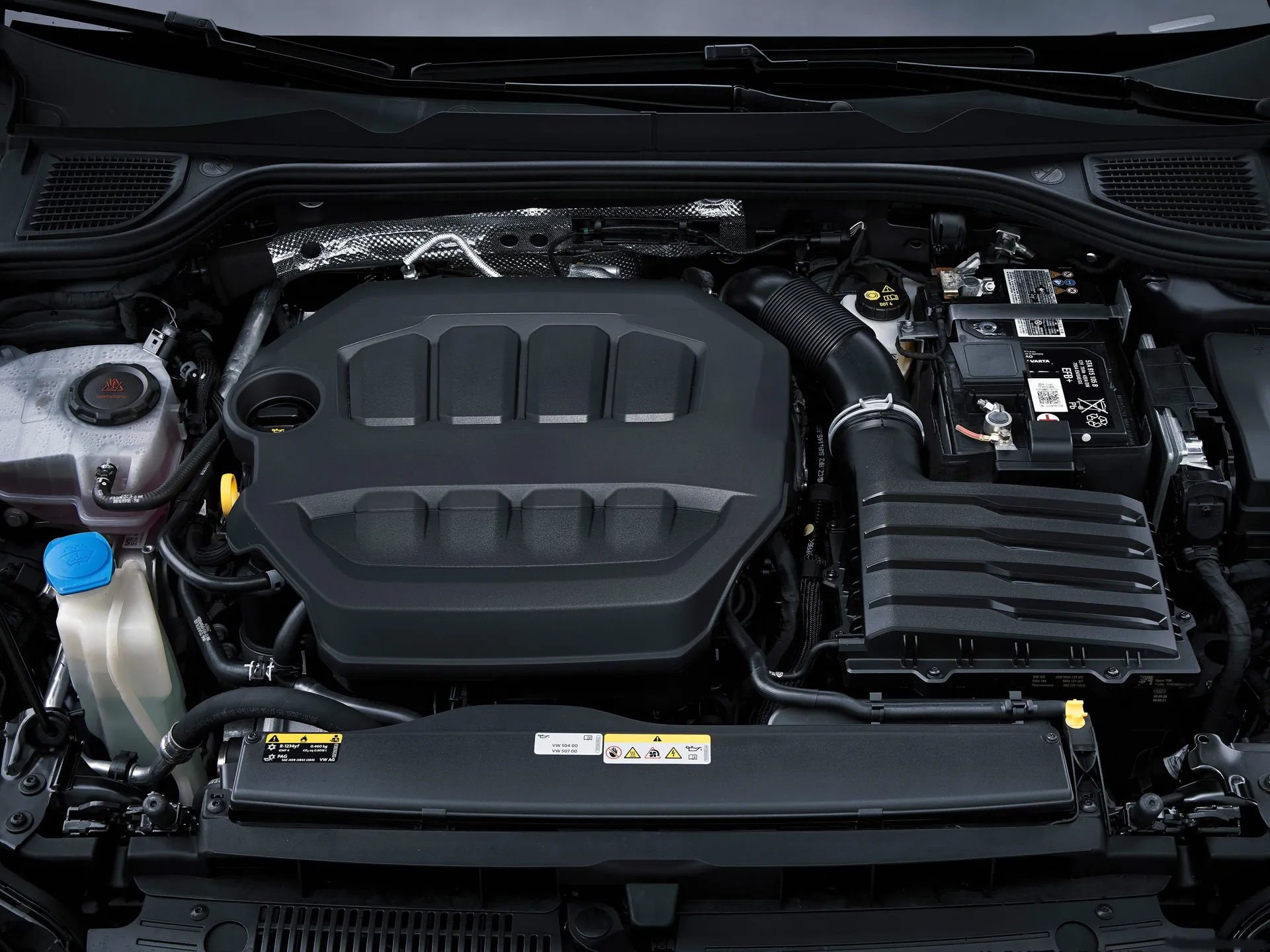 Volkswagen Golf R (2022) – motorový prostor