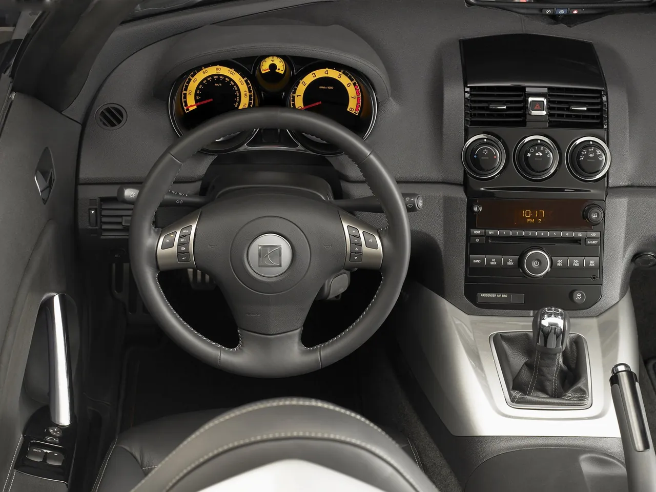 Saturn Sky Red Line (2007) – interiér