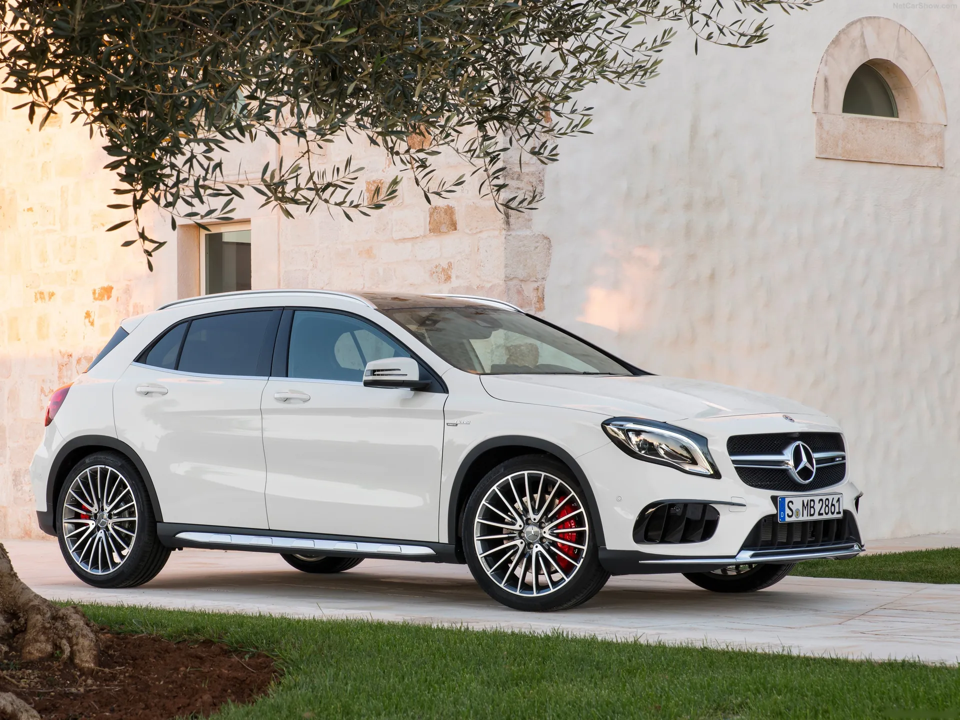 Mercedes-Benz GLA45 AMG (2018)