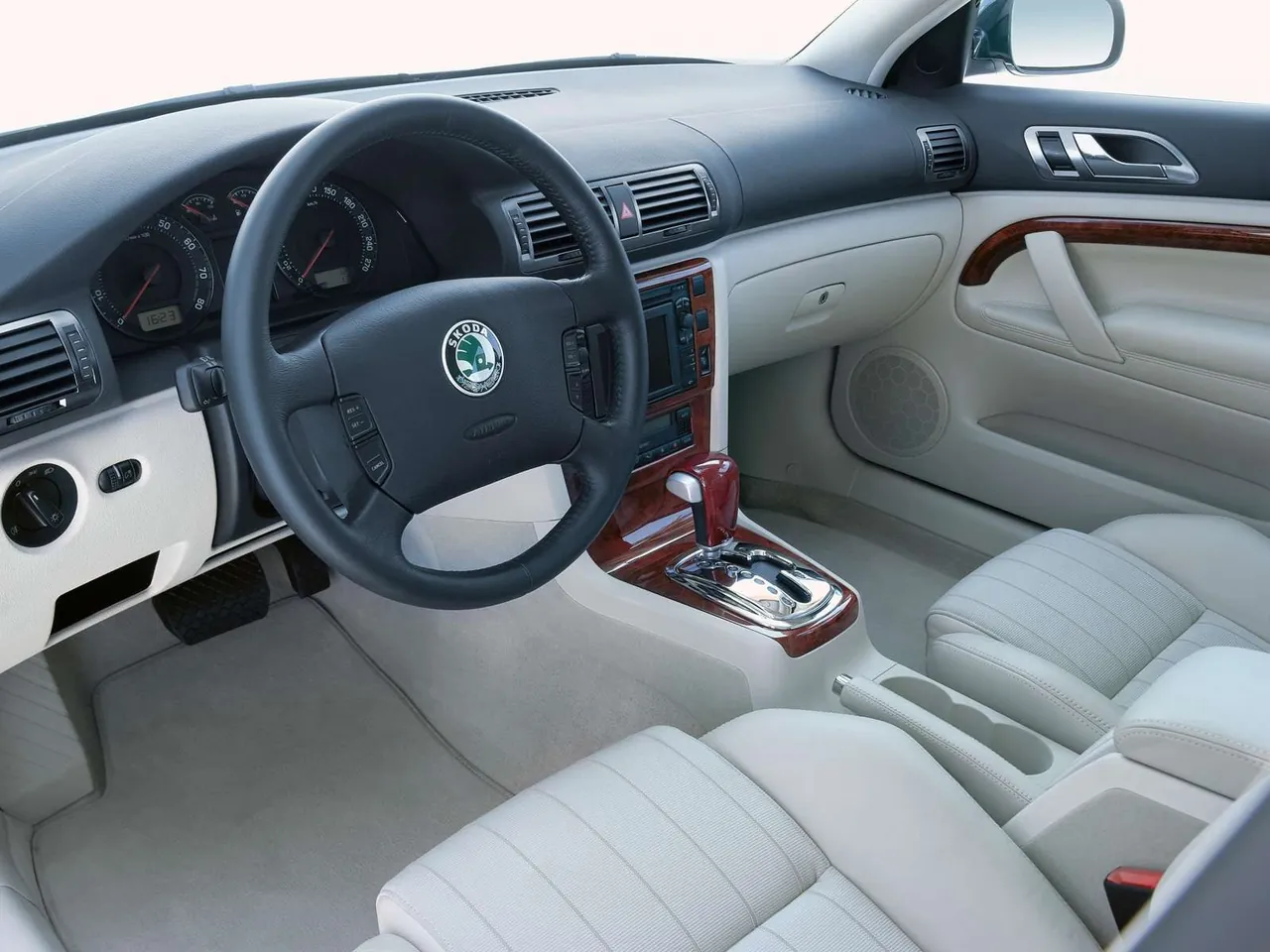 Skoda Superb (2001) – interiér