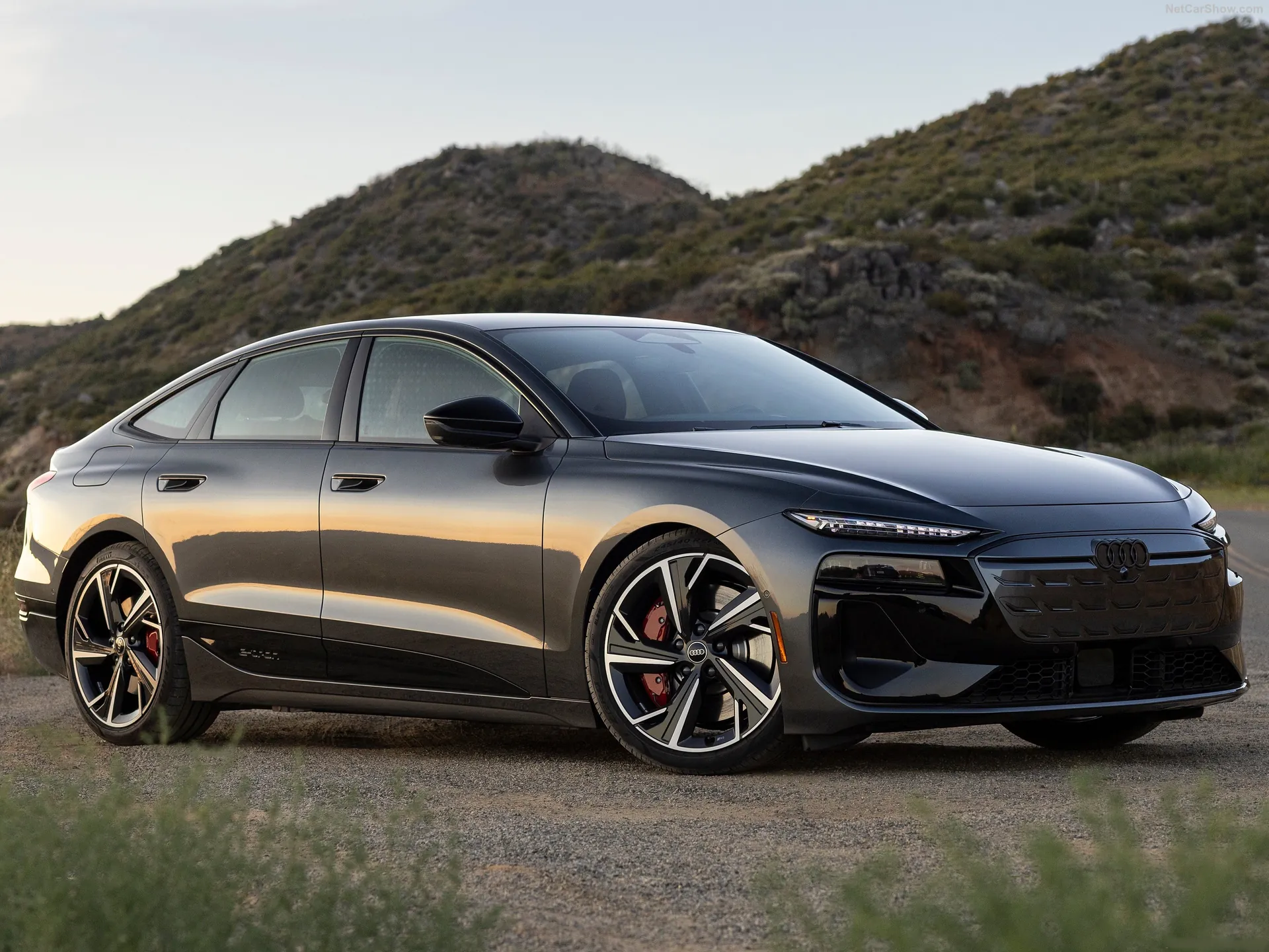 Audi S6 Sportback e-tron [US] (2025)
