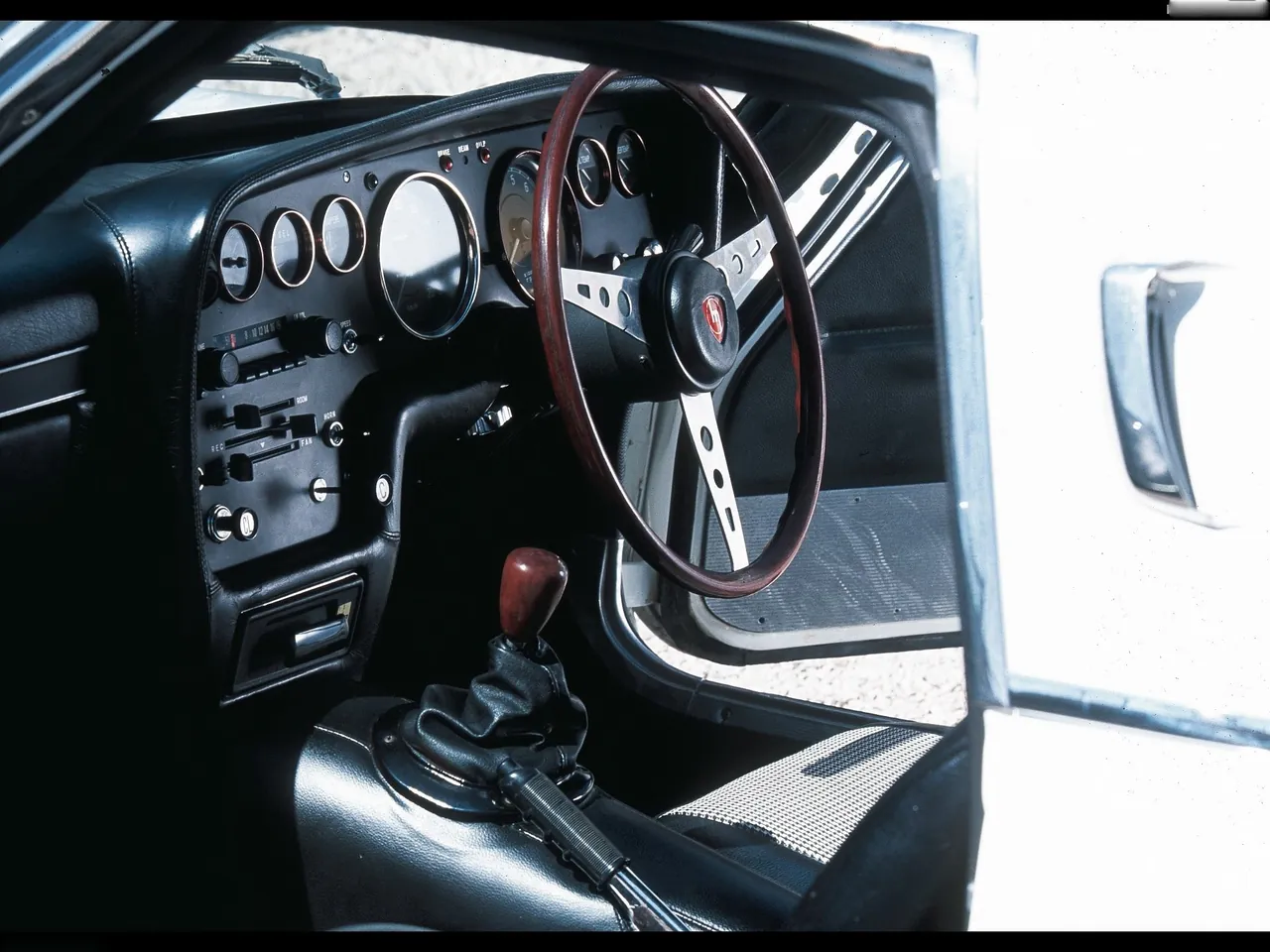 Mazda Cosmo Sport 110S (1968) – interiér