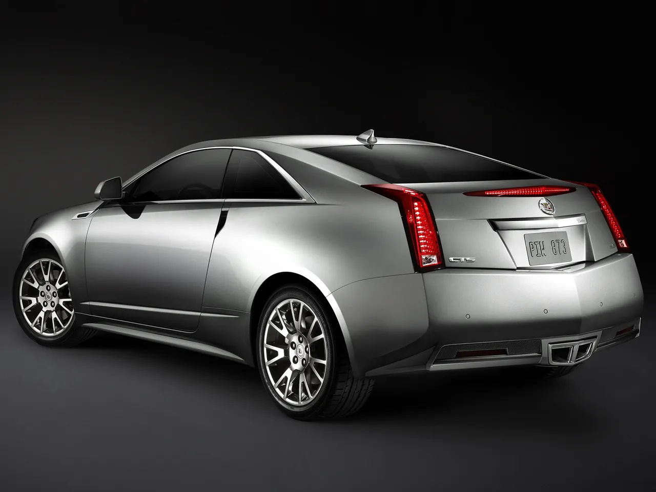Cadillac CTS Coupe (2011) – zadní tříčtvrteční pohled