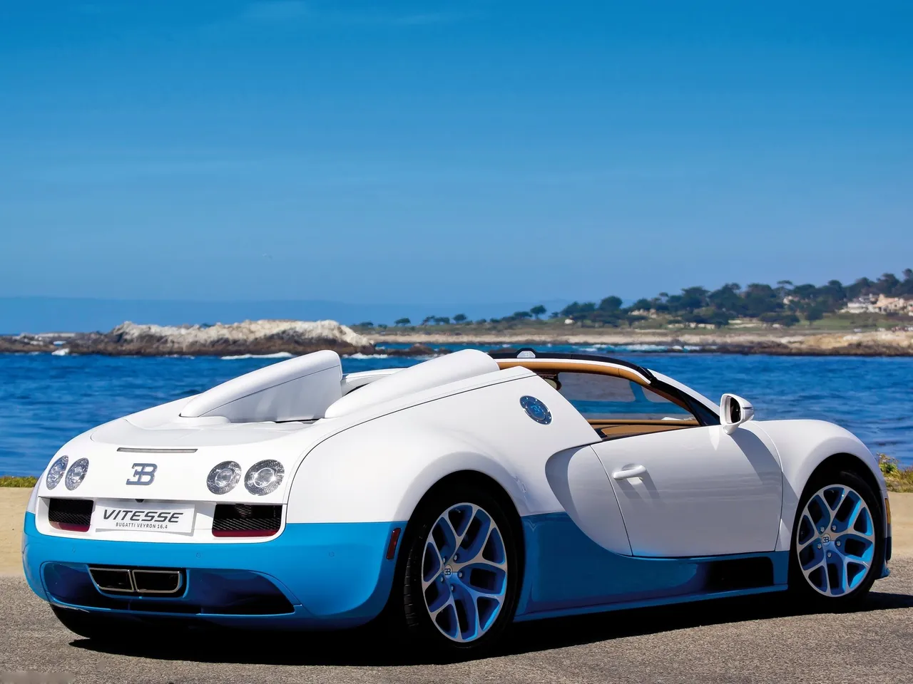 Bugatti Veyron Grand Sport Vitesse (2012) – zadní tříčtvrteční pohled