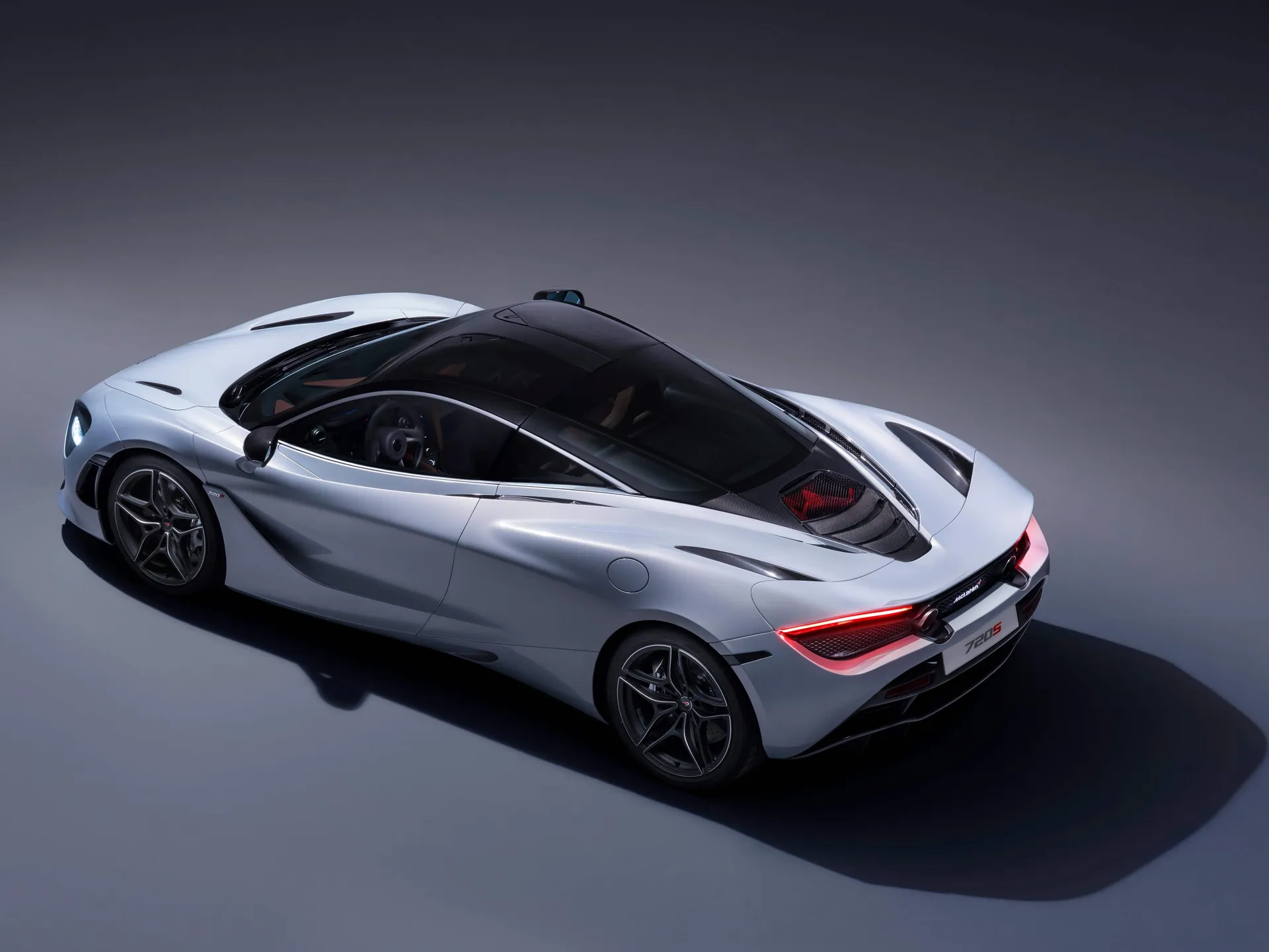 McLaren 720S (2018) – zadní tříčtvrteční pohled