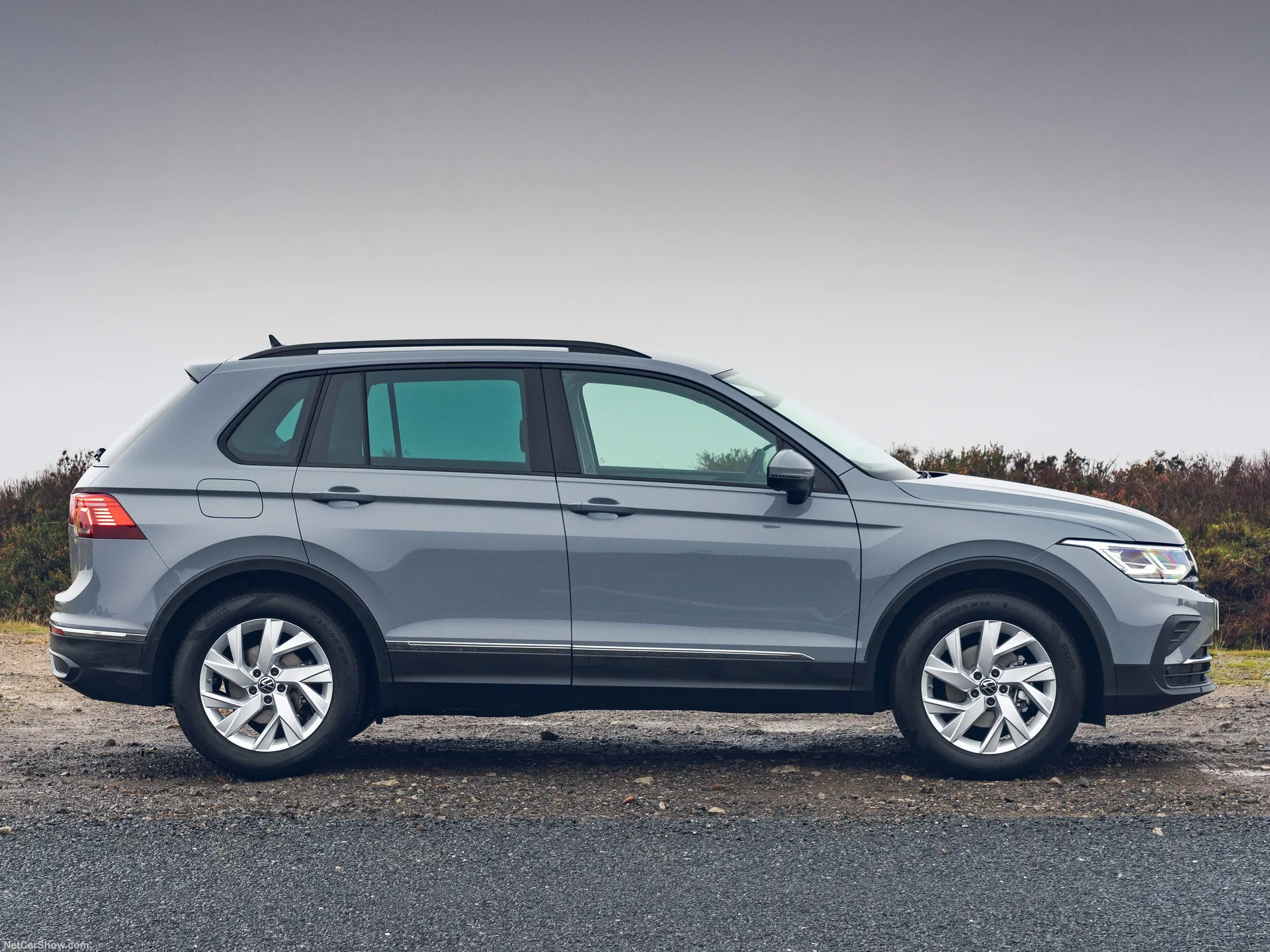 Volkswagen Tiguan [UK] (2021) - Side Profile