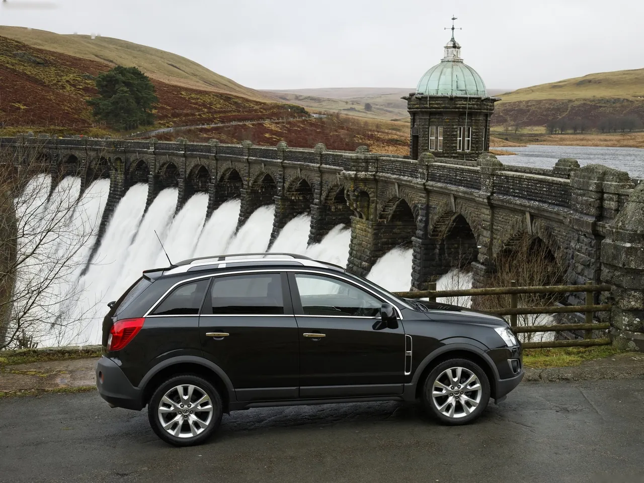Vauxhall Antara (2011) – boční profil
