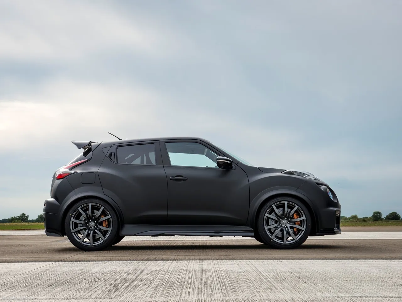 Nissan Juke-R 2.0 Concept (2015) – boční profil